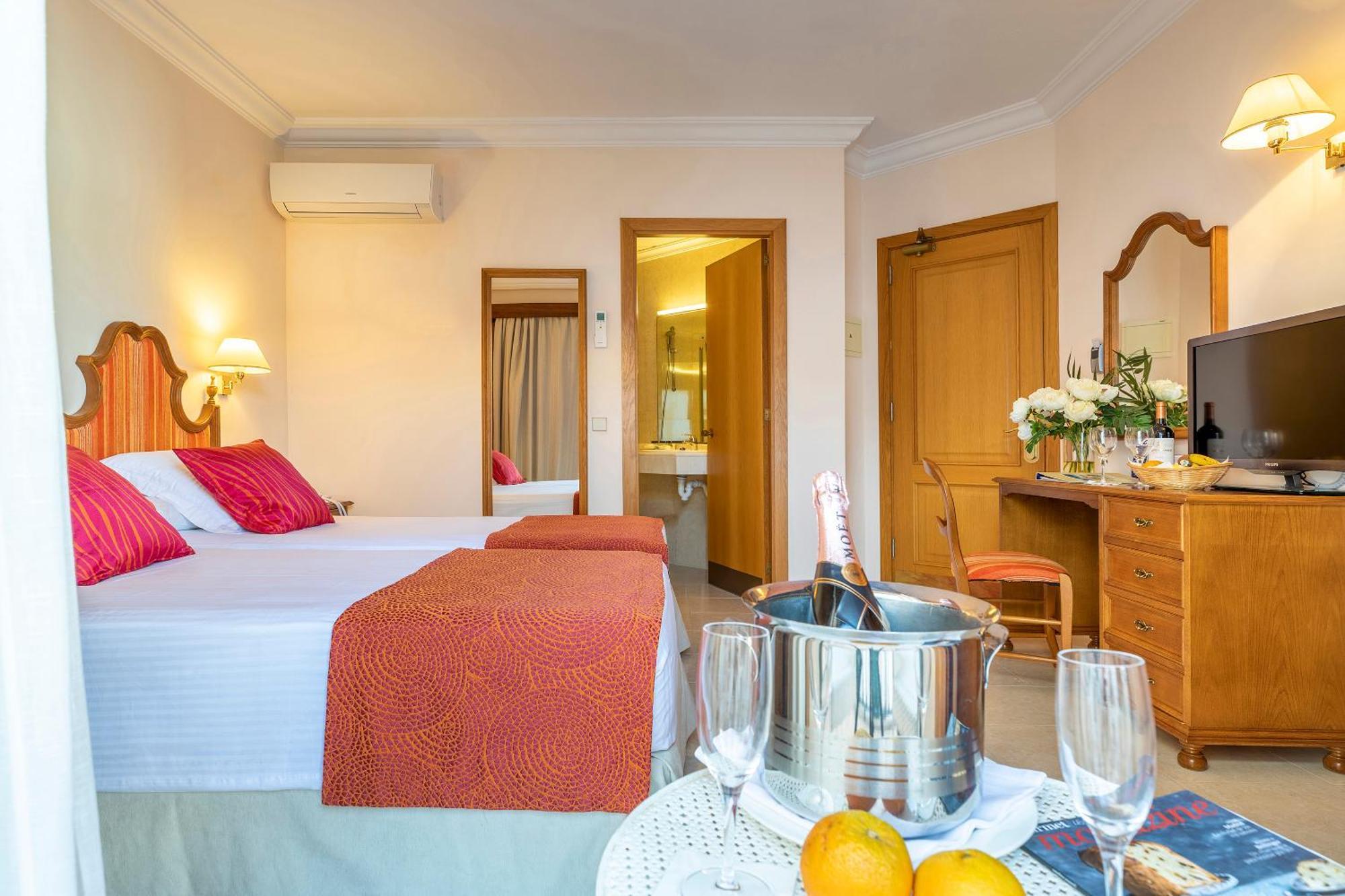 Miramar Hotel 4*